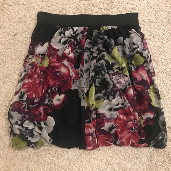 Maurices Floral Bubble Skirt (size small) - Picture 3 of 3